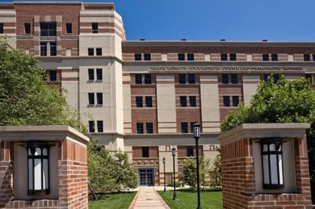 Entrance to Santa Monica Hospital